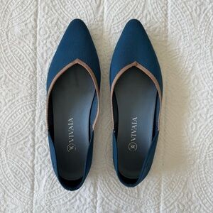 VIVAIA Women's Navy and Tan Flats